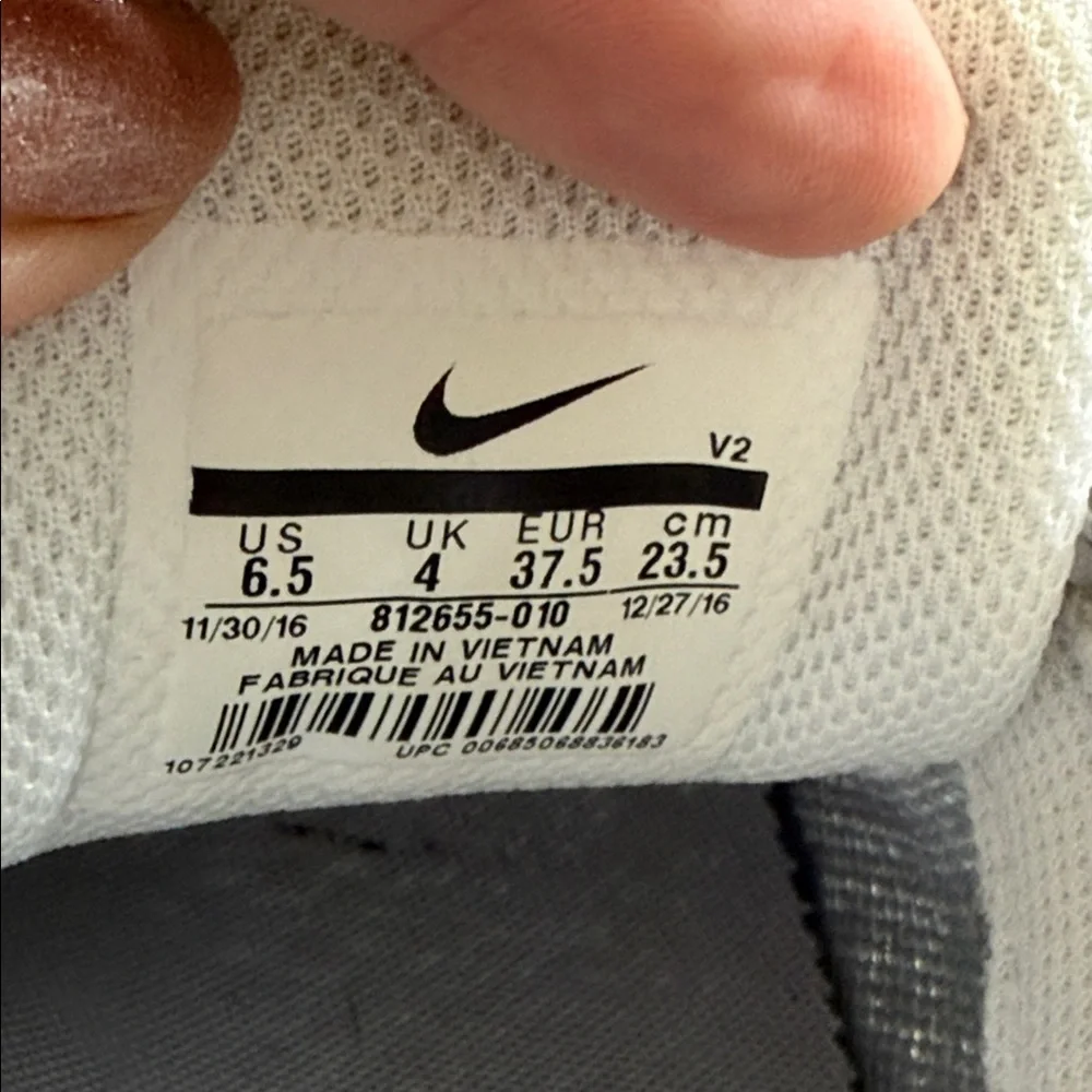 Nike Tanjun Light Gray Sneakers - Picture 10 of 10